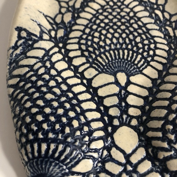 Bonnie Young Scoggins Lace Imprinted Pottery Spoon Rest - Picture 6 of 11